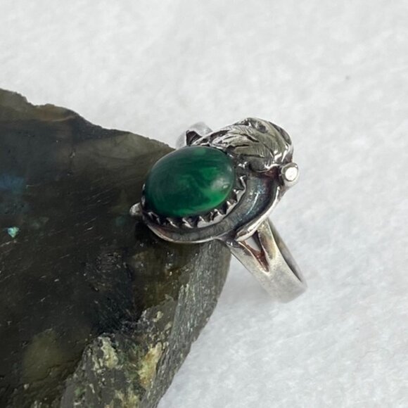 Sterling Silver 925 Southwest Oval Bezel Set Malachite Ring Leaf Accent Size 5.5 - Picture 8 of 16
